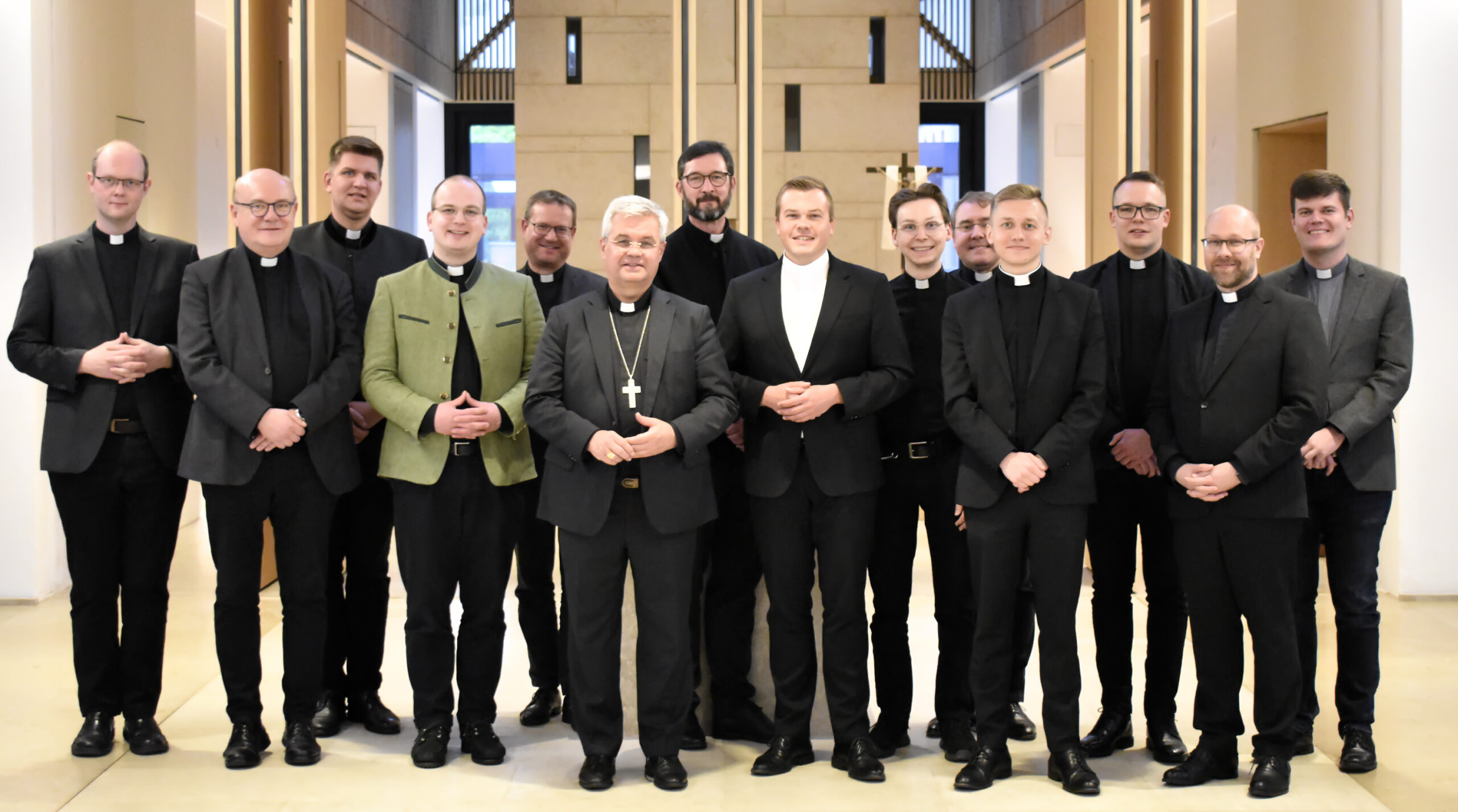 DSC0208 - Vollbreites Bild Besuch des Erzbischofs im Presbyteratskurs